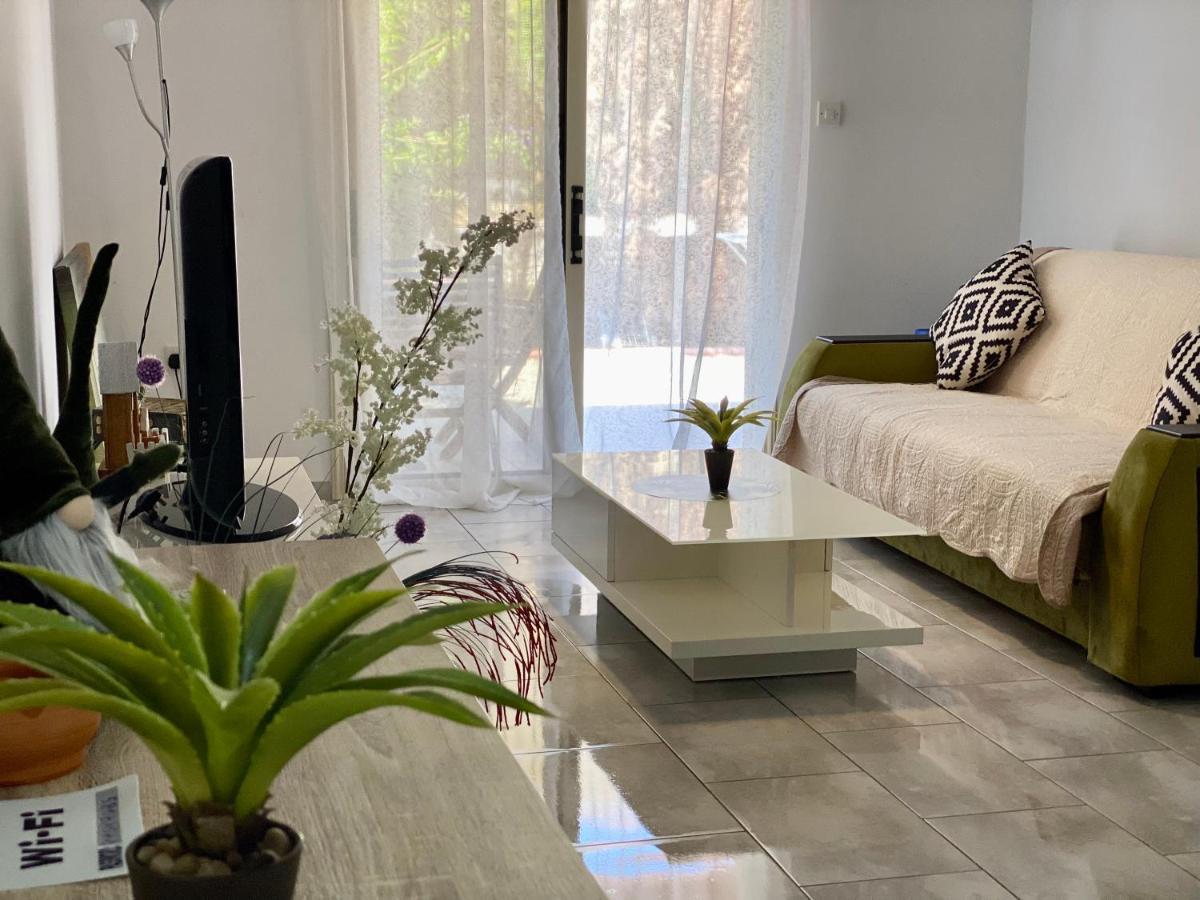 Beautiful Apartment Near The Sea And A Large Private Garden Paphos Exterior foto